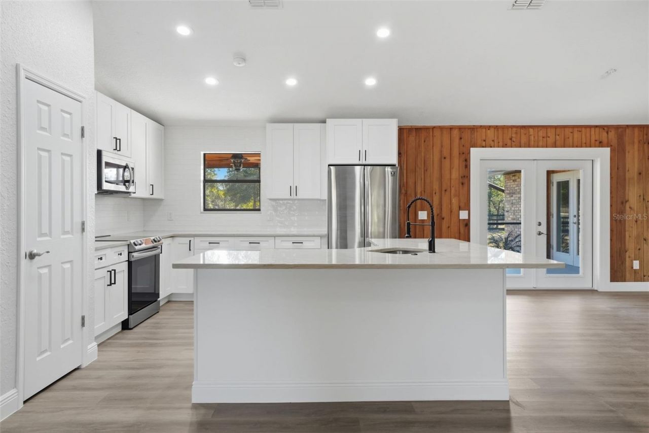 370 Sand Pine Place, Geneva, FL 32732 Photo