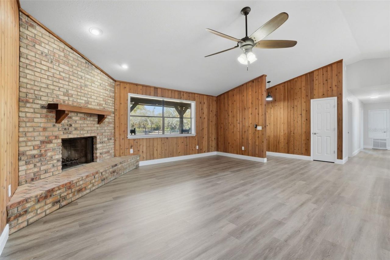 370 Sand Pine Place, Geneva, FL 32732 Photo