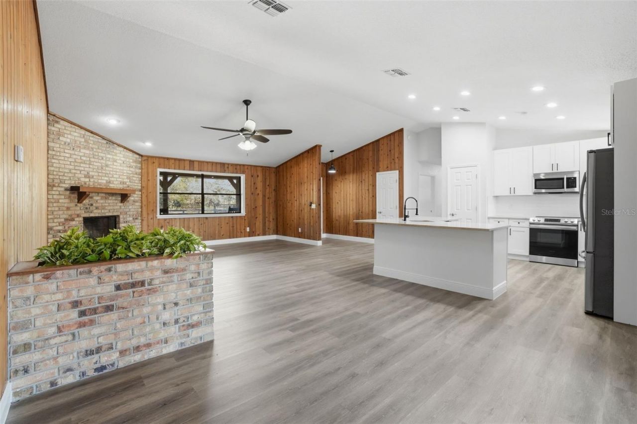 370 Sand Pine Place, Geneva, FL 32732 Photo