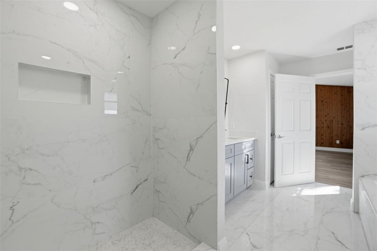 370 Sand Pine Place, Geneva, FL 32732 Photo