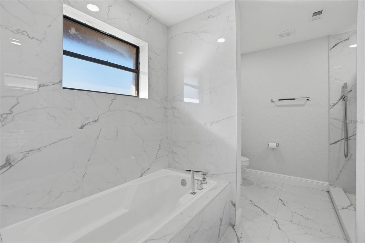 370 Sand Pine Place, Geneva, FL 32732 Photo