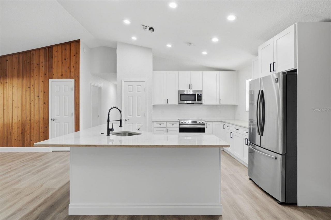 370 Sand Pine Place, Geneva, FL 32732 Photo