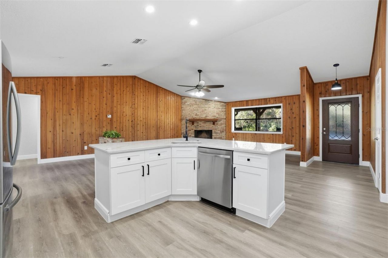 370 Sand Pine Place, Geneva, FL 32732 Photo