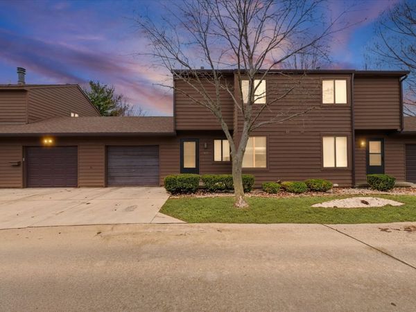 2111 Sunview Drive, Unit 2111, Champaign, IL 61821