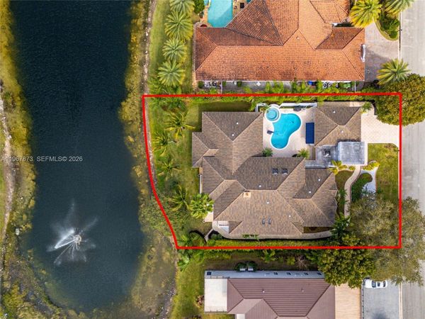 622 E Enclave Cir E , Pembroke Pines, FL 33027