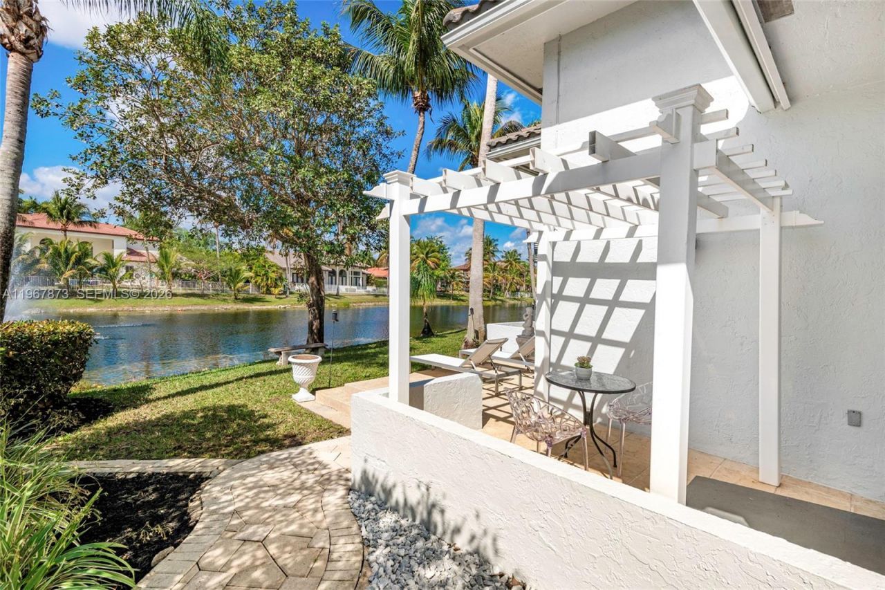 622 E Enclave Cir E , Pembroke Pines, FL 33027 Photo