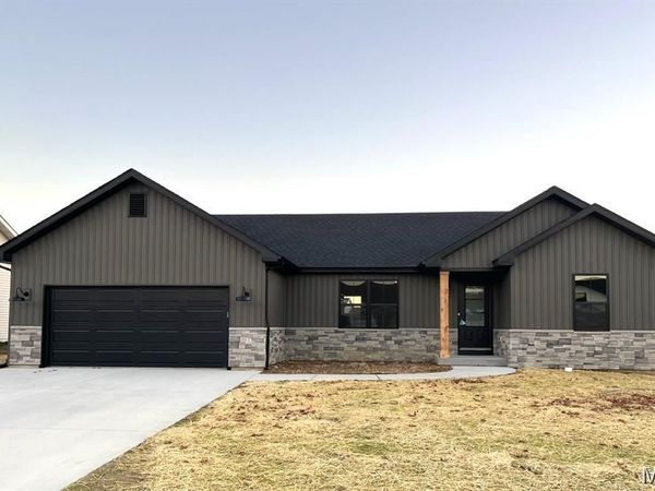 136 Garrettford Drive , Bethalto, IL 62010