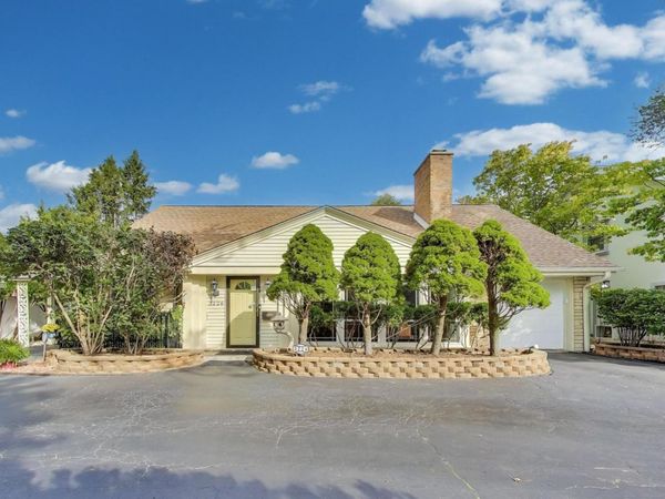 3226 Sprucewood Road, Wilmette, IL 60091