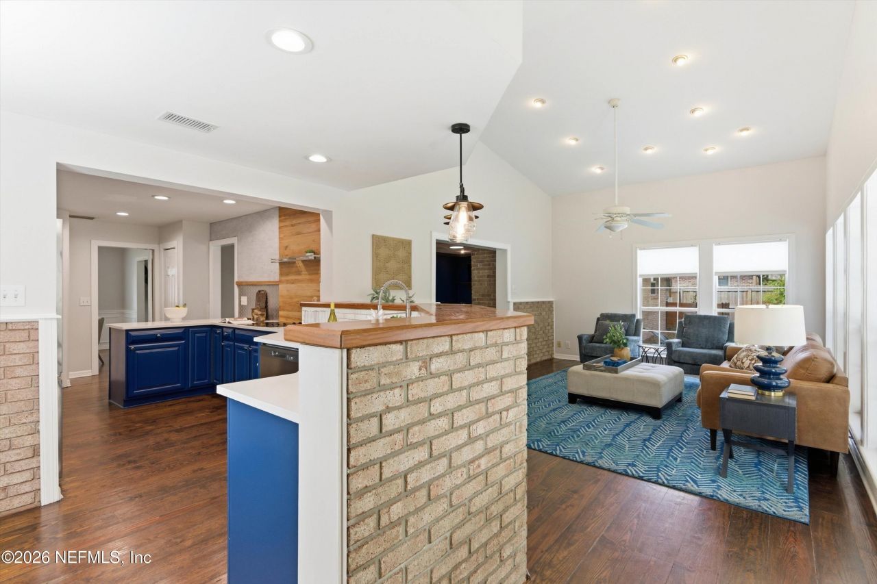 8631 San Servera Drive E, Jacksonville, FL 32217 Photo