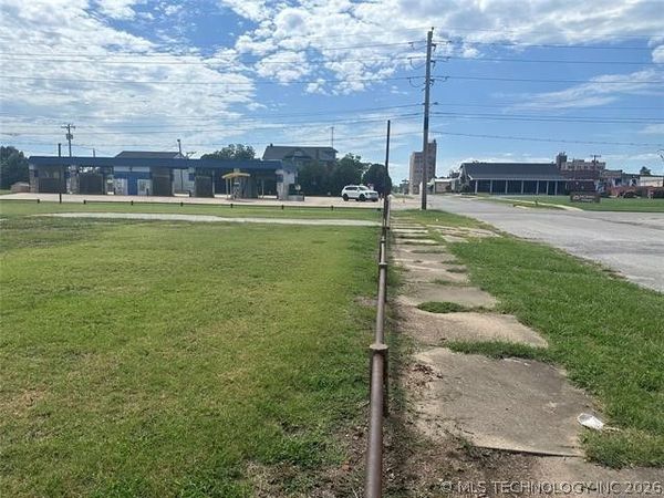 E 7th Street, Okmulgee, OK 74447