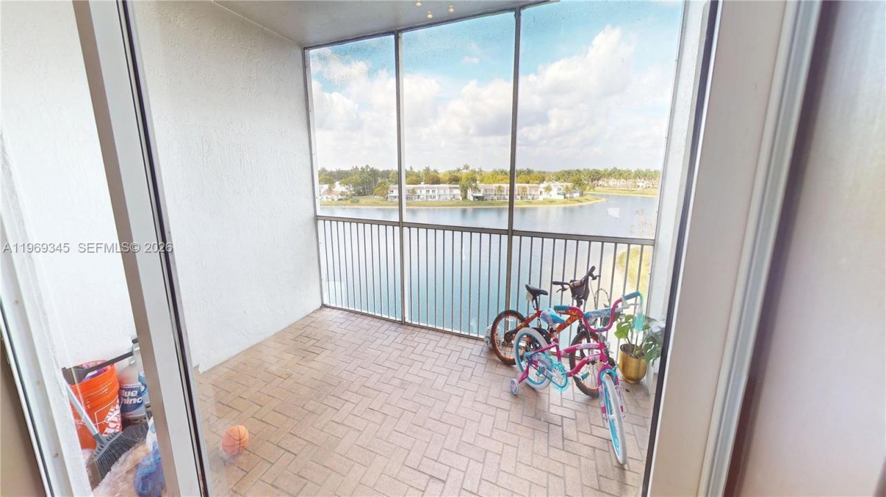 10730 NW 66th St , Unit 512, Doral, FL 33178 Photo