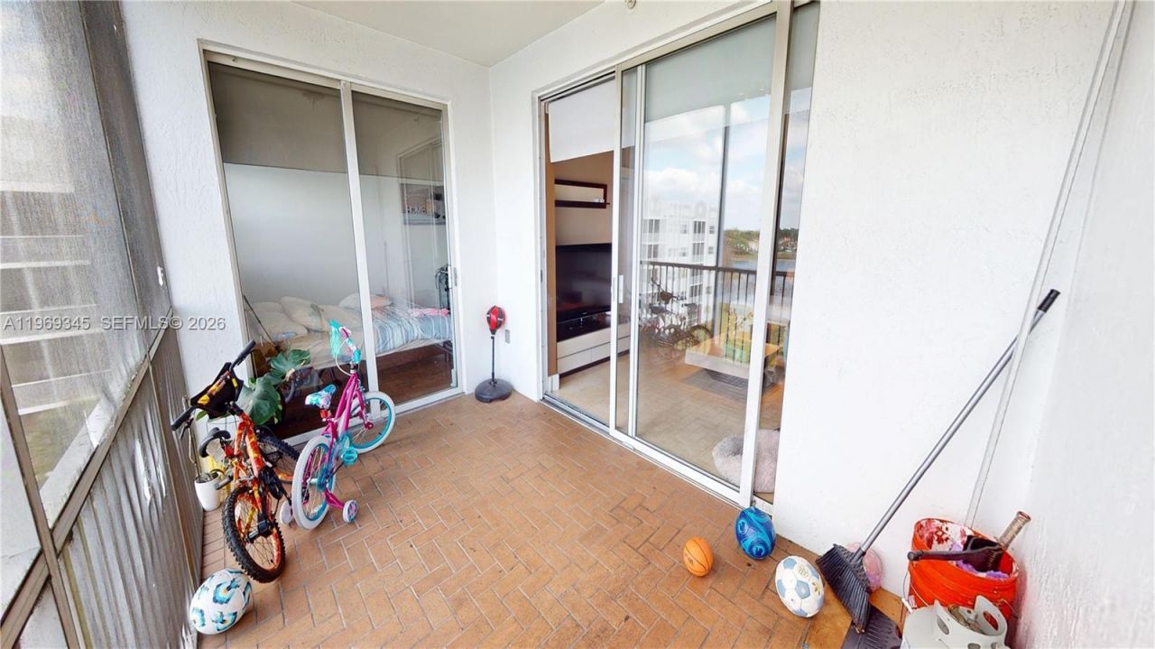 10730 NW 66th St , Unit 512, Doral, FL 33178 Photo