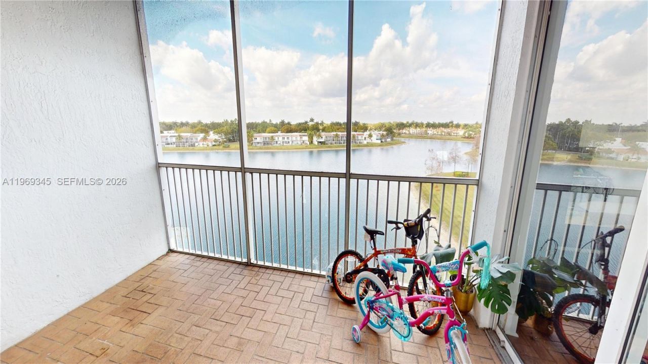 10730 NW 66th St , Unit 512, Doral, FL 33178 Photo