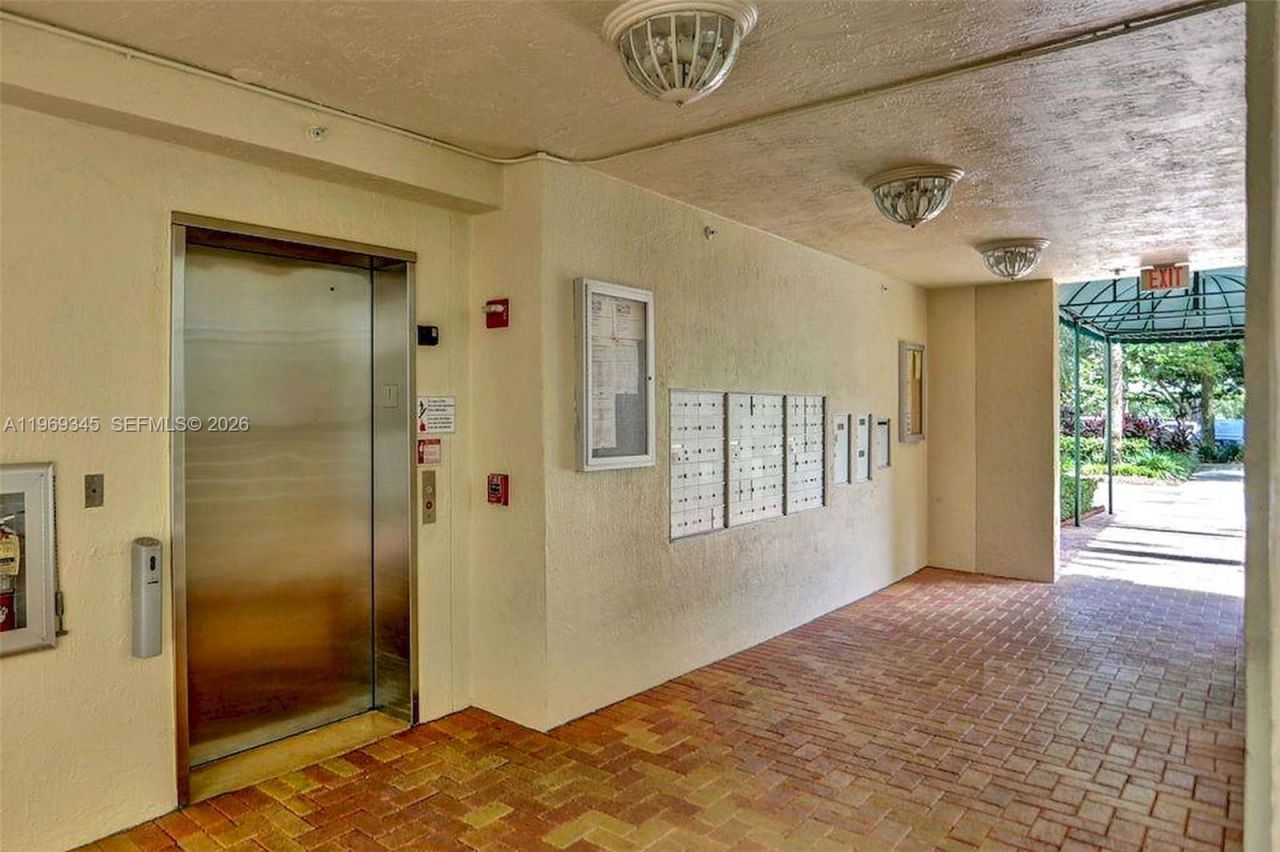 10730 NW 66th St , Unit 512, Doral, FL 33178 Photo