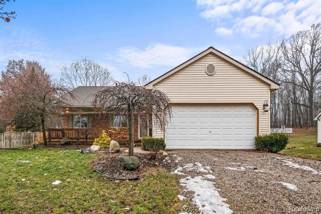 920 W Davison Lake Road, Metamora Vlg, MI 48371 Main Photo