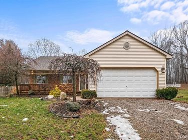 920 W Davison Lake Road, Metamora Vlg, MI 48371