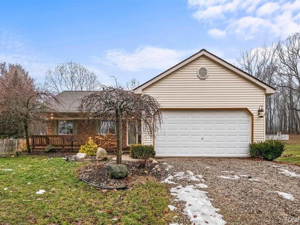 920 W Davison Lake Road, Metamora Vlg, MI 48371