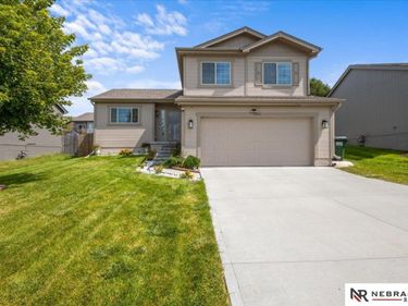 7713 N 82nd Street, Omaha, NE 68122