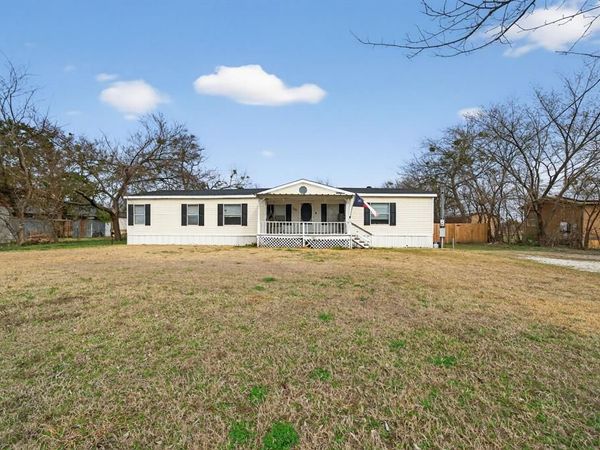 109 Wallace Street, Lone Oak, TX 75453