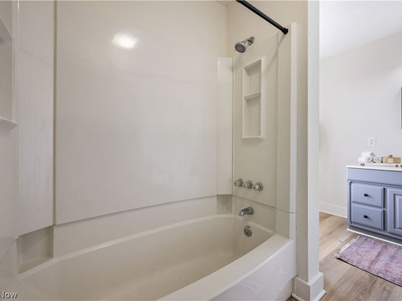 510 E Broad Street, Louisville, OH 44641 Photo 25