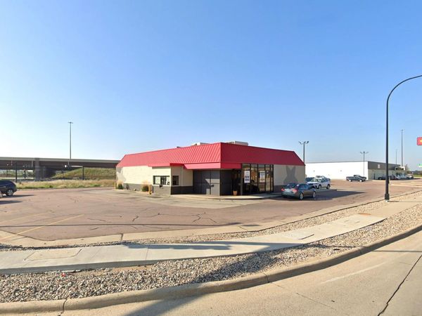 910 Gordon Dr, Sioux City, IA 51101