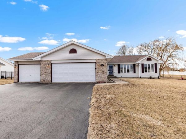 182 Autumnwood Lane, DAVIS JUNCTION, IL 61020