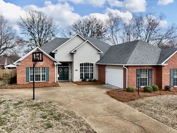 102 Hampshire Drive, Madison, MS 39110