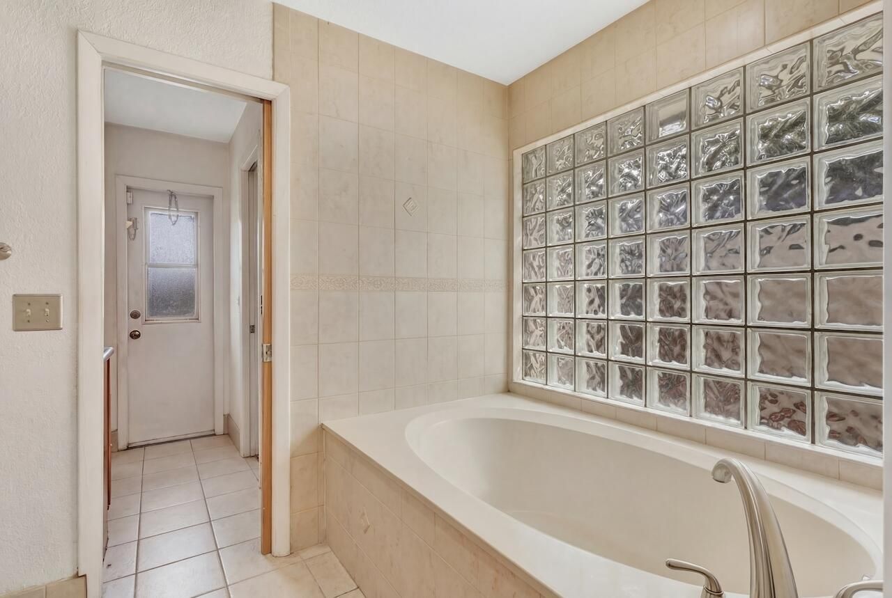 1280 NW 114th Avenue, Coral Springs, FL 33071 Photo