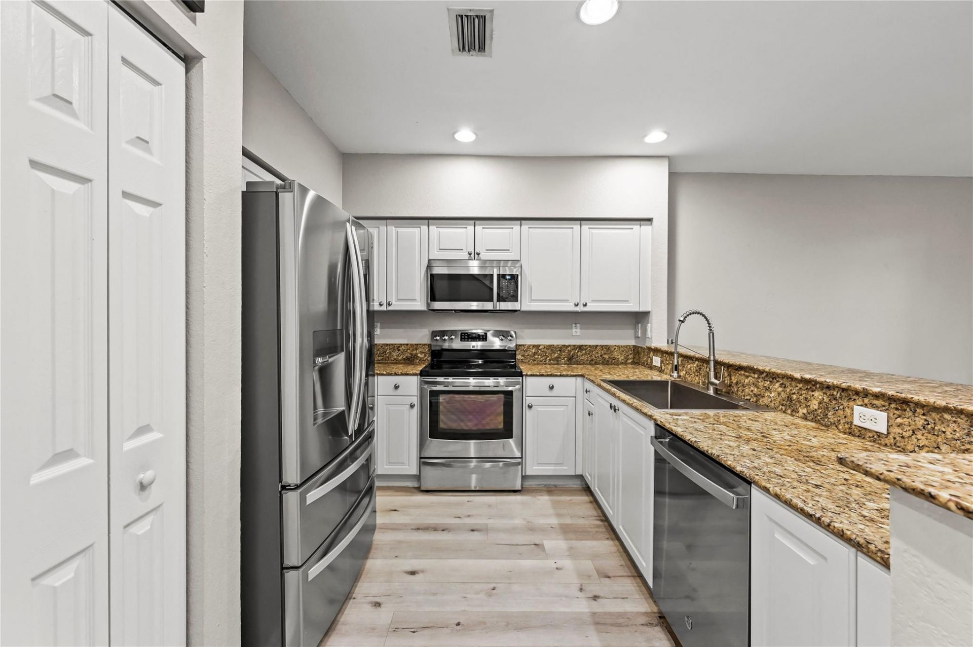 2827 SW 83rd Terrace, Unit 102, Miramar, FL 33025 Photo