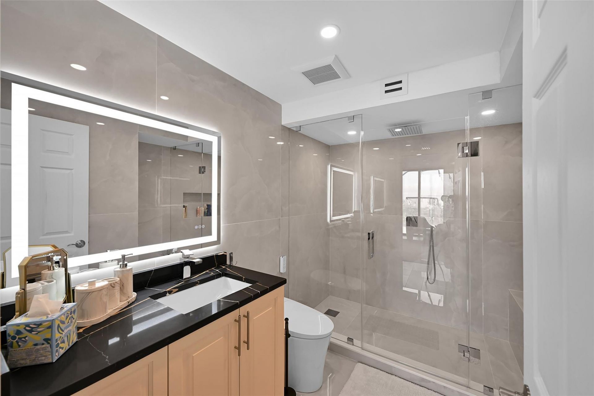 19667 Turnberry Way, Unit 20GR, Miami, FL 33180 Photo