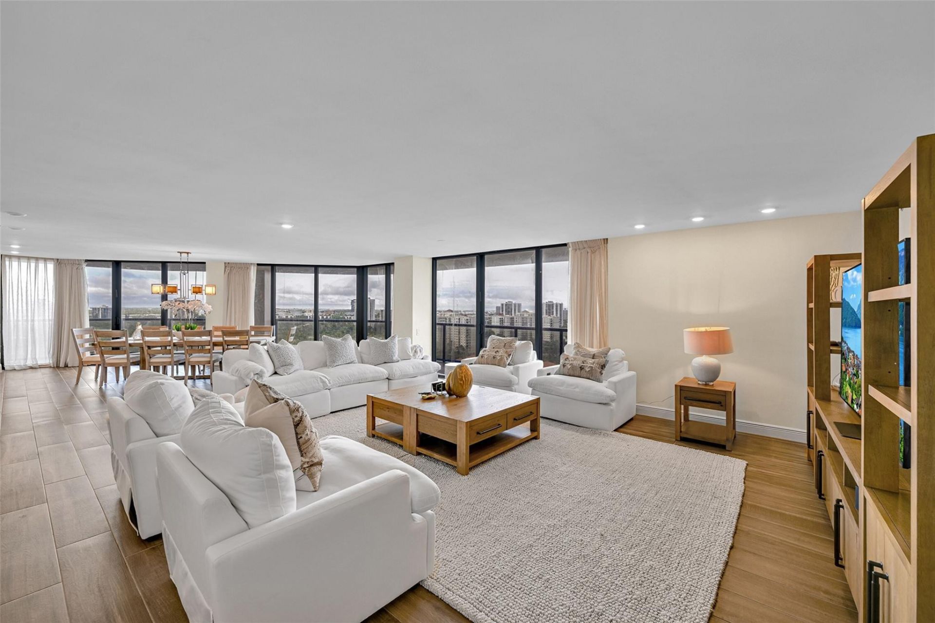 19667 Turnberry Way, Unit 20GR, Miami, FL 33180 Photo