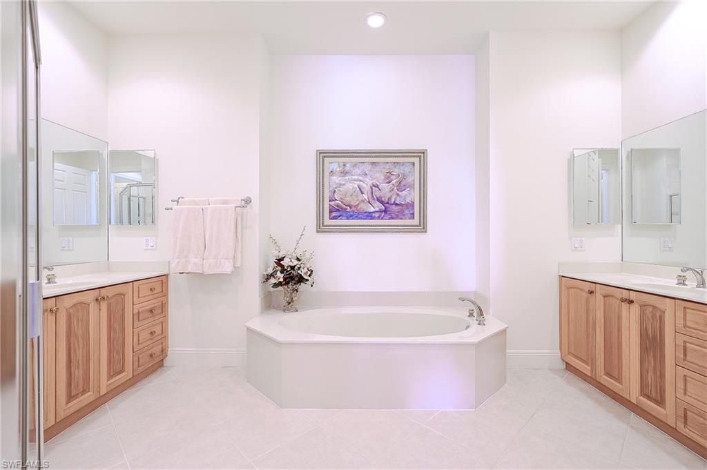 3745 Montreux Ln, Unit 3-202, Naples, FL 34114 Photo