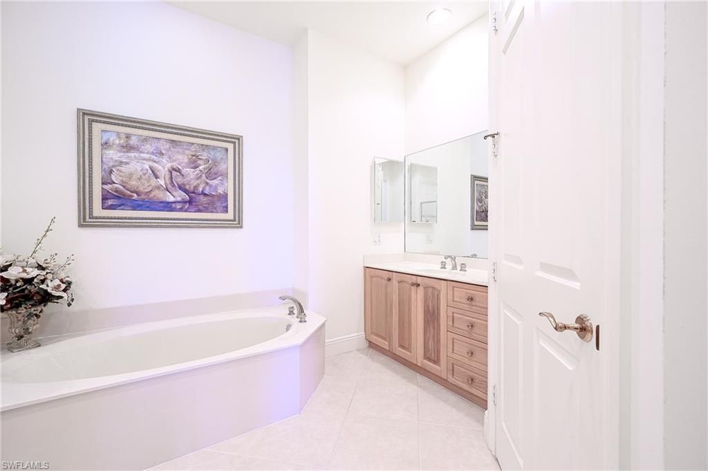 3745 Montreux Ln, Unit 3-202, Naples, FL 34114 Photo