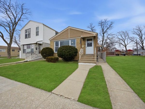 4605 S Laramie Avenue, Chicago, IL 60638