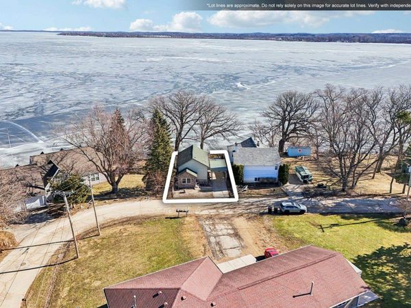 11662 N Lakeview Drive, Edgerton, WI 53534