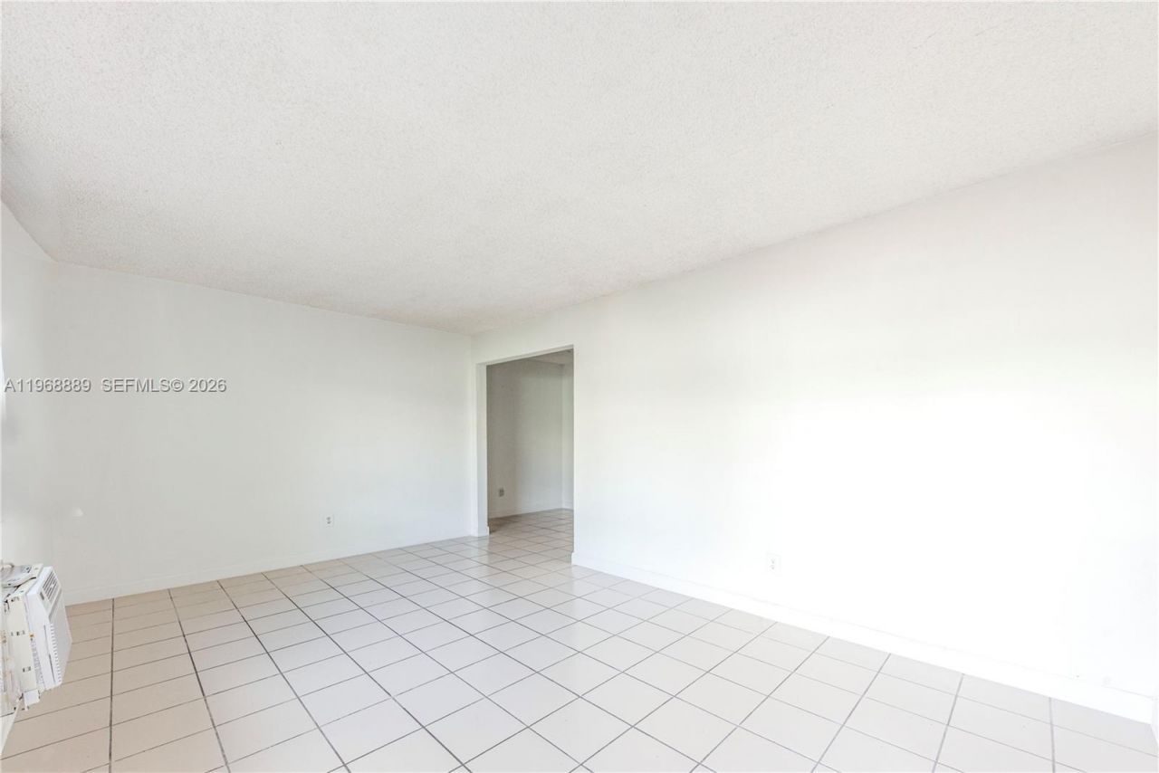 1247 Marseille Dr, Unit 113, Miami Beach, FL 33141 Photo