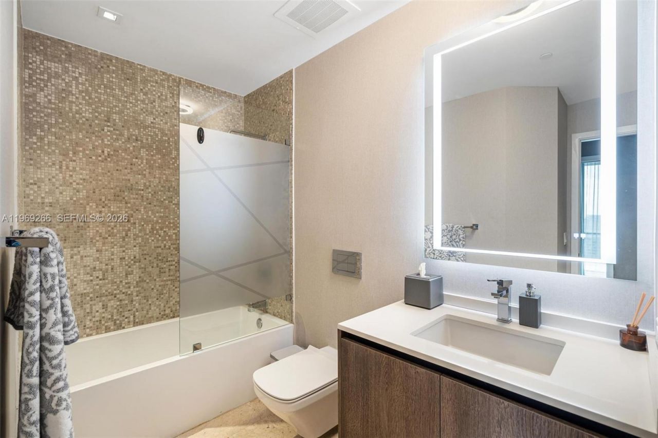 88 SW 7th St , Unit 3801, Miami, FL 33130 Photo