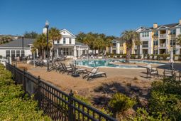 2111 Chatelain Way photo 4