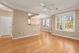 2111 Chatelain Way photo 4