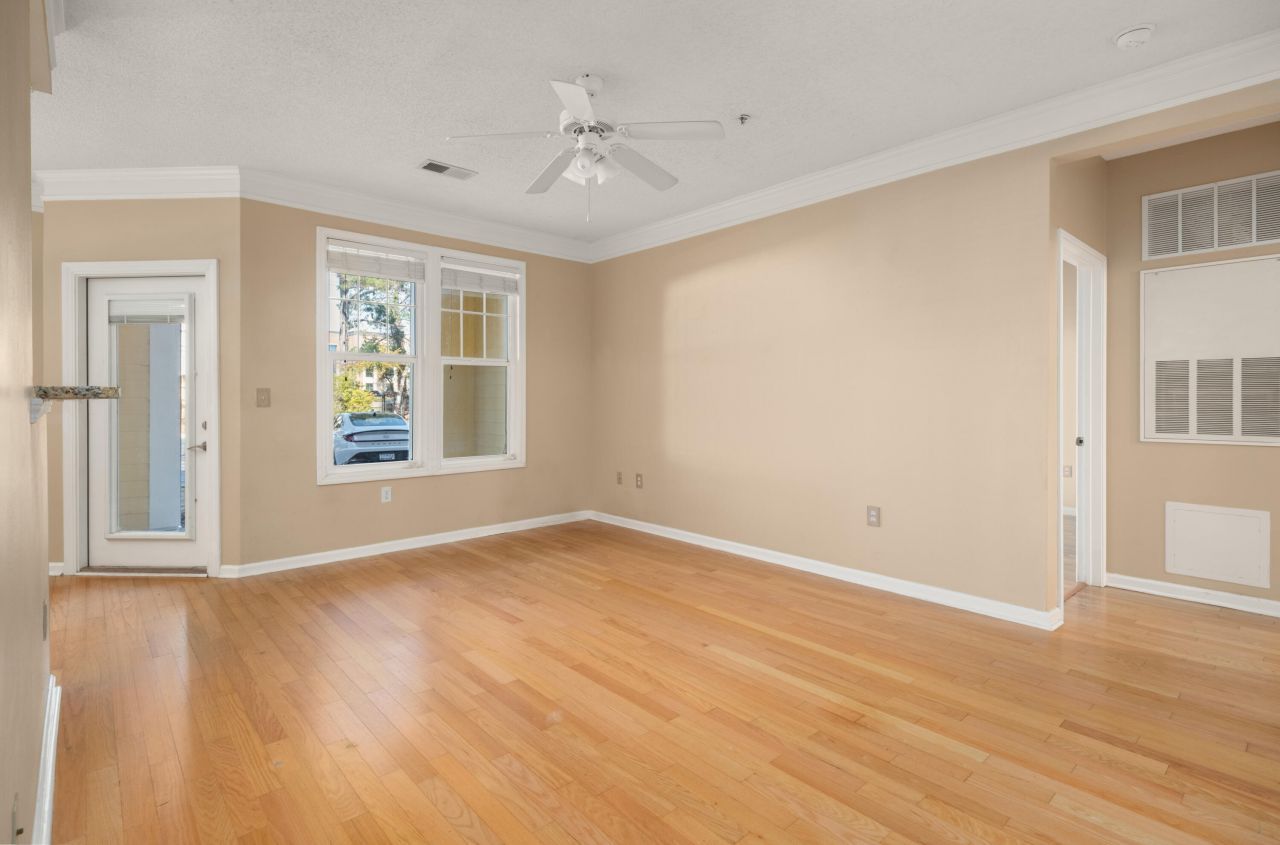 2111 Chatelain Way Photo 8