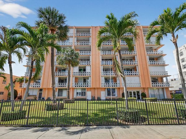 15 S Golfview Road, Unit 201, Lake Worth Beach, FL 33460