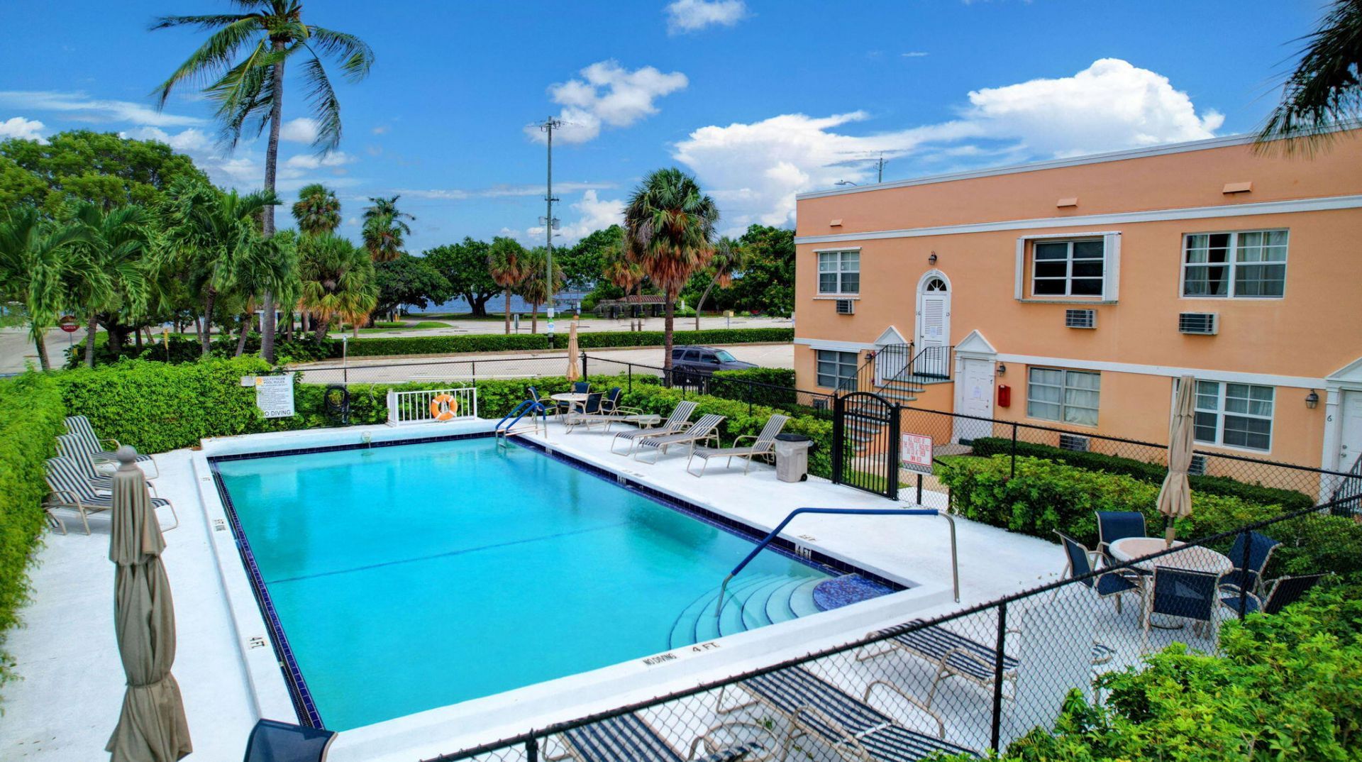 15 S Golfview Road, Unit 201, Lake Worth Beach, FL 33460 Photo