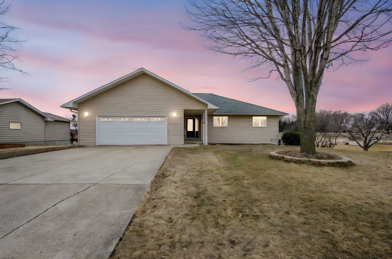 923 Martin Street, Fairmont, MN 56031 Main Photo