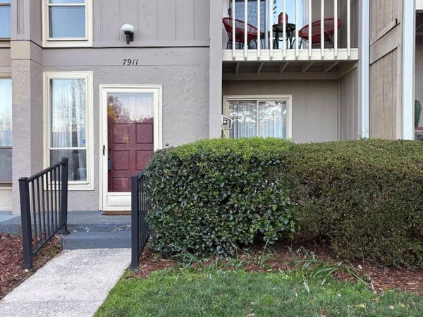 7911 Charter Oak Lane, Charlotte, NC 28226