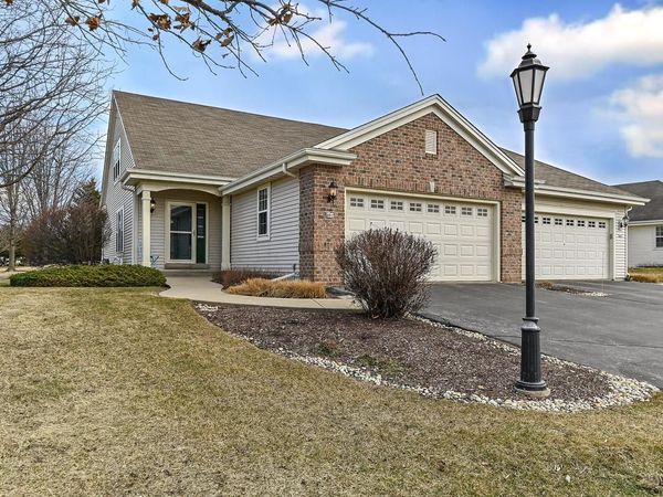 891 Sweetbriar DRIVE, Elkhorn, WI 53121