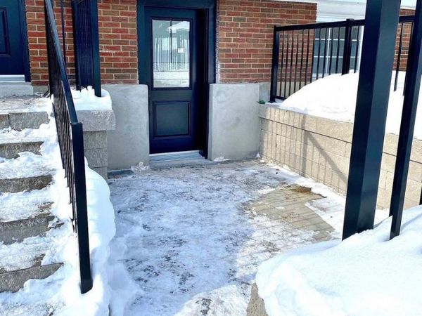 2042 Tawney Avenue, Ottawa, ON K1G1B8