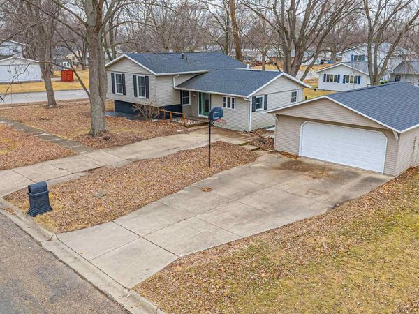 501 N SAMPSON Street, Tremont, IL 61568