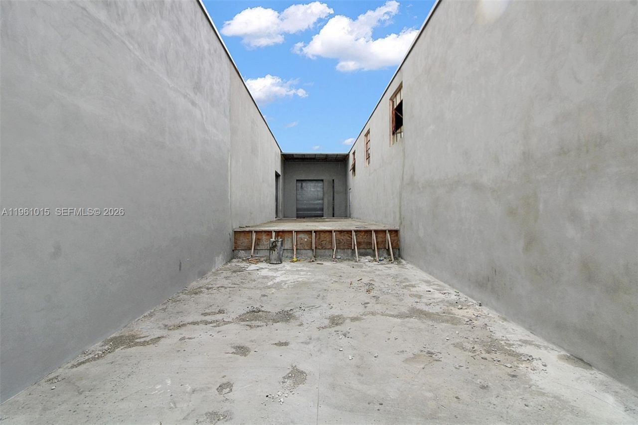 7000 NW 37th Ct , Hialeah, FL 33147 Photo