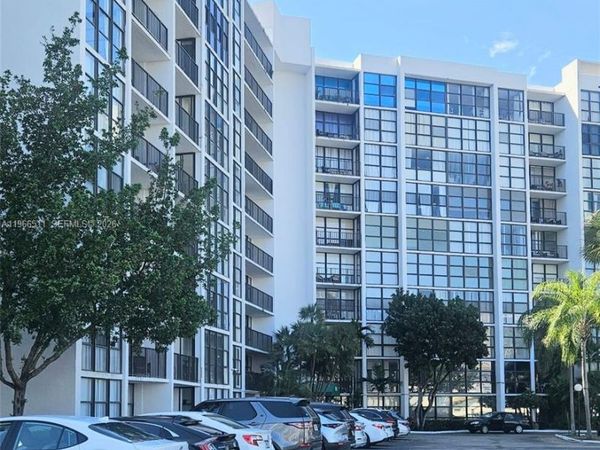 1000 Parkview Dr, Unit 605, Hallandale Beach, FL 33009
