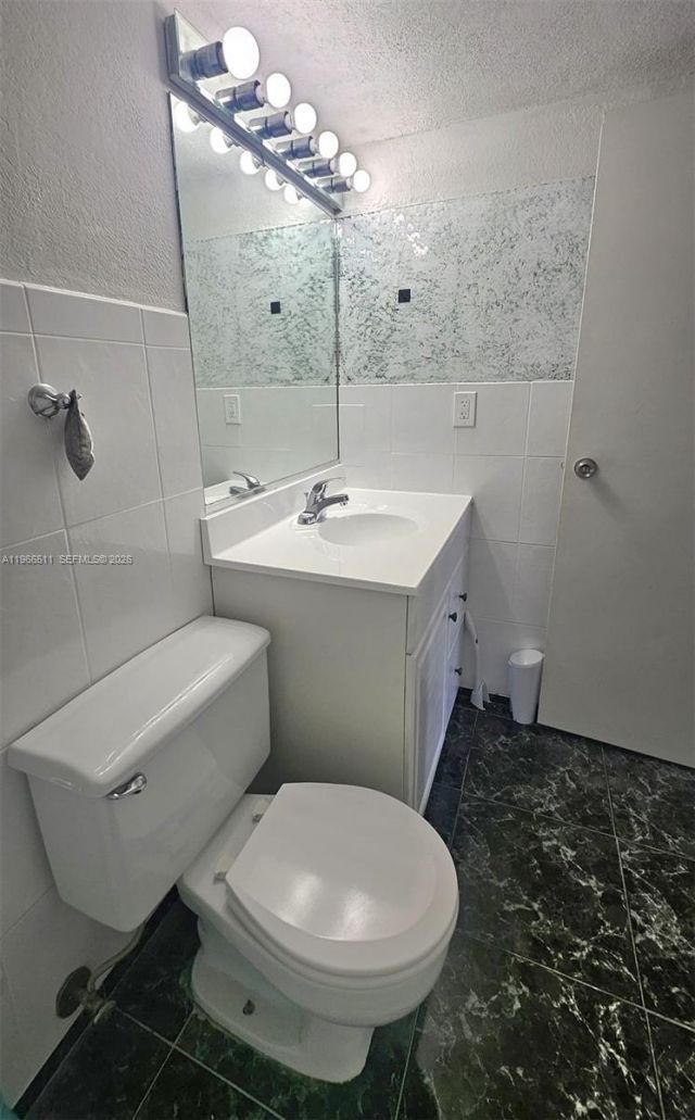 1000 Parkview Dr, Unit 605, Hallandale Beach, FL 33009 Photo